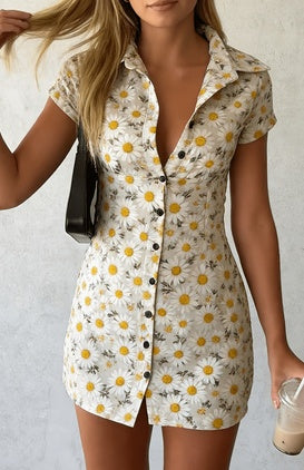 Collared Button-Front Bodycon Dress in Daisy Print – view 6 of 6
